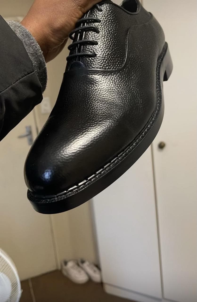Noir Pebbled Derby real life 2