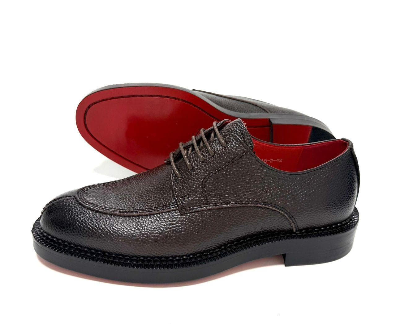 Brun Pebbled Split-Toe Derby