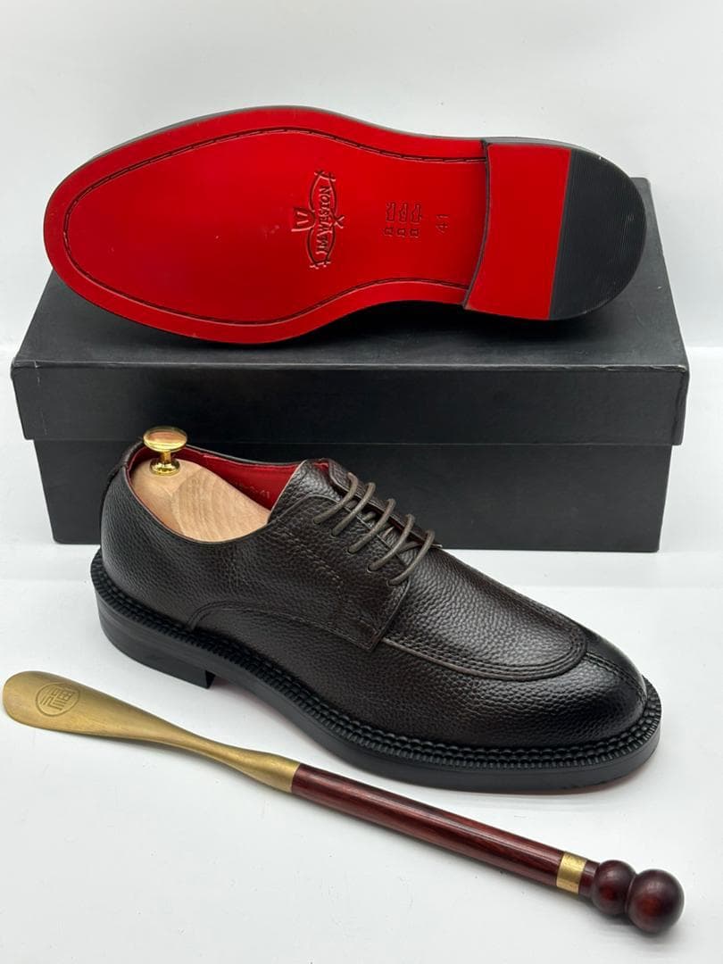 Noir Pebbled Split-Toe Derby studio view 2