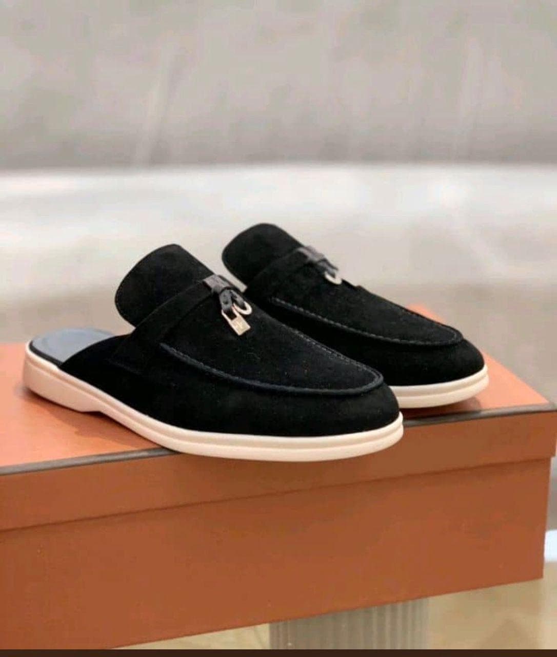 Noir Suede Mule