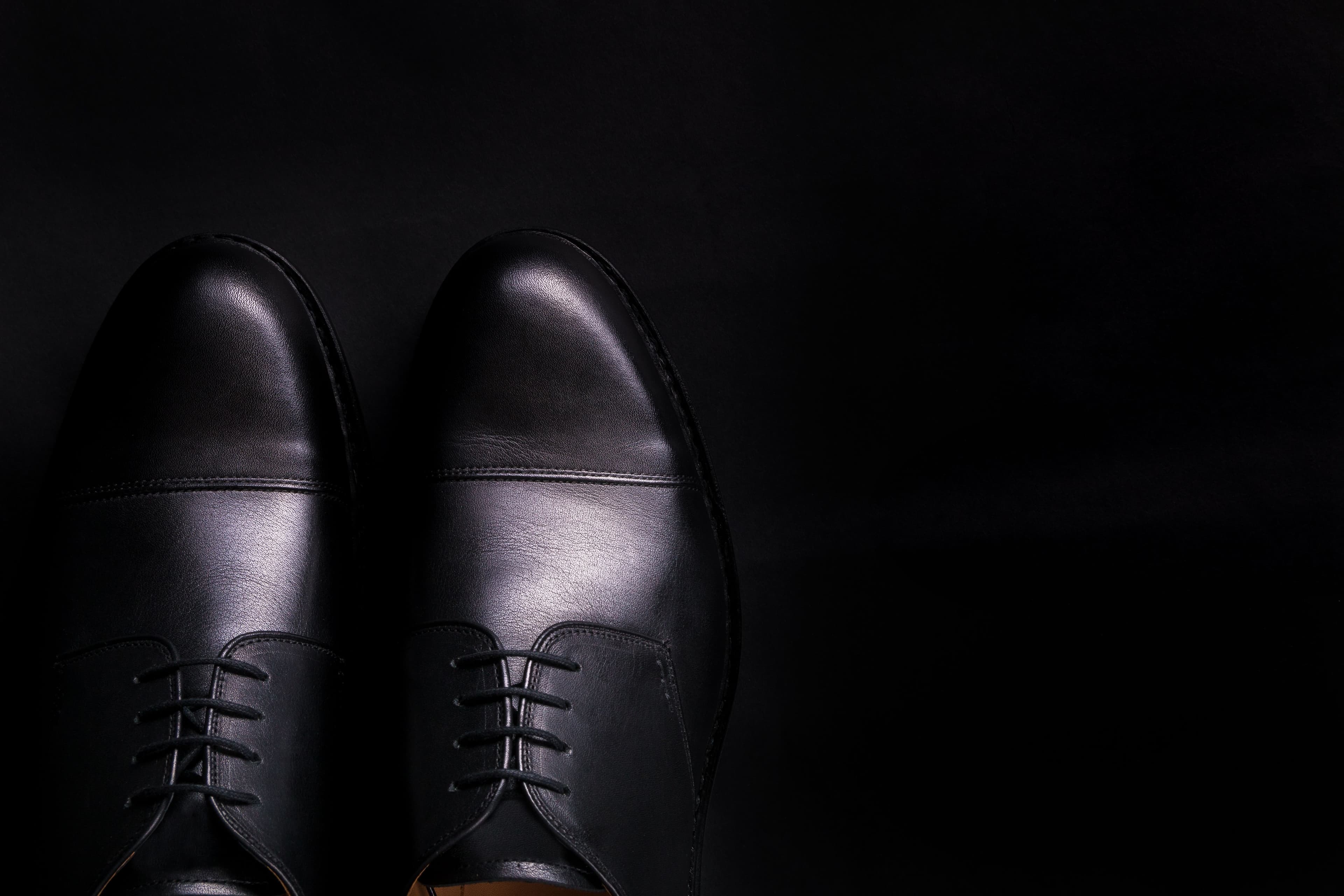 Oxford shoes vs Derby shoes side by side comparison